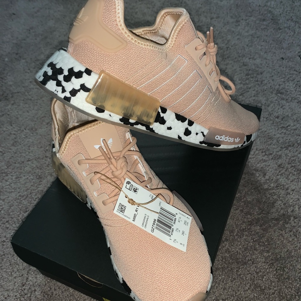 Womens size 9 adidas athletic shoes